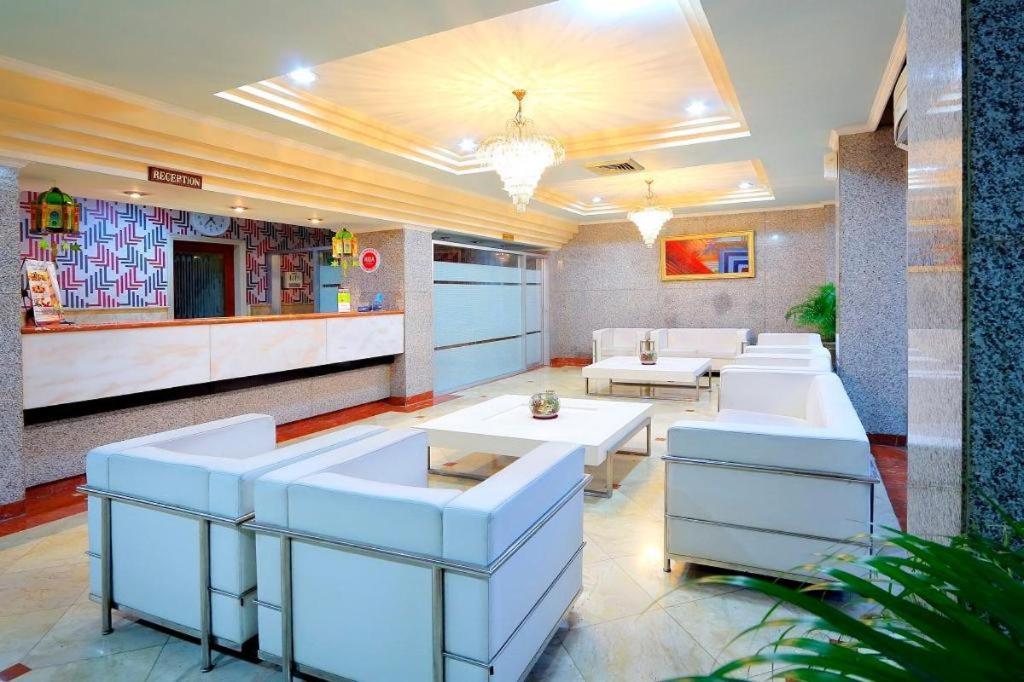 Patra Comfort Jakarta Exteriör bild