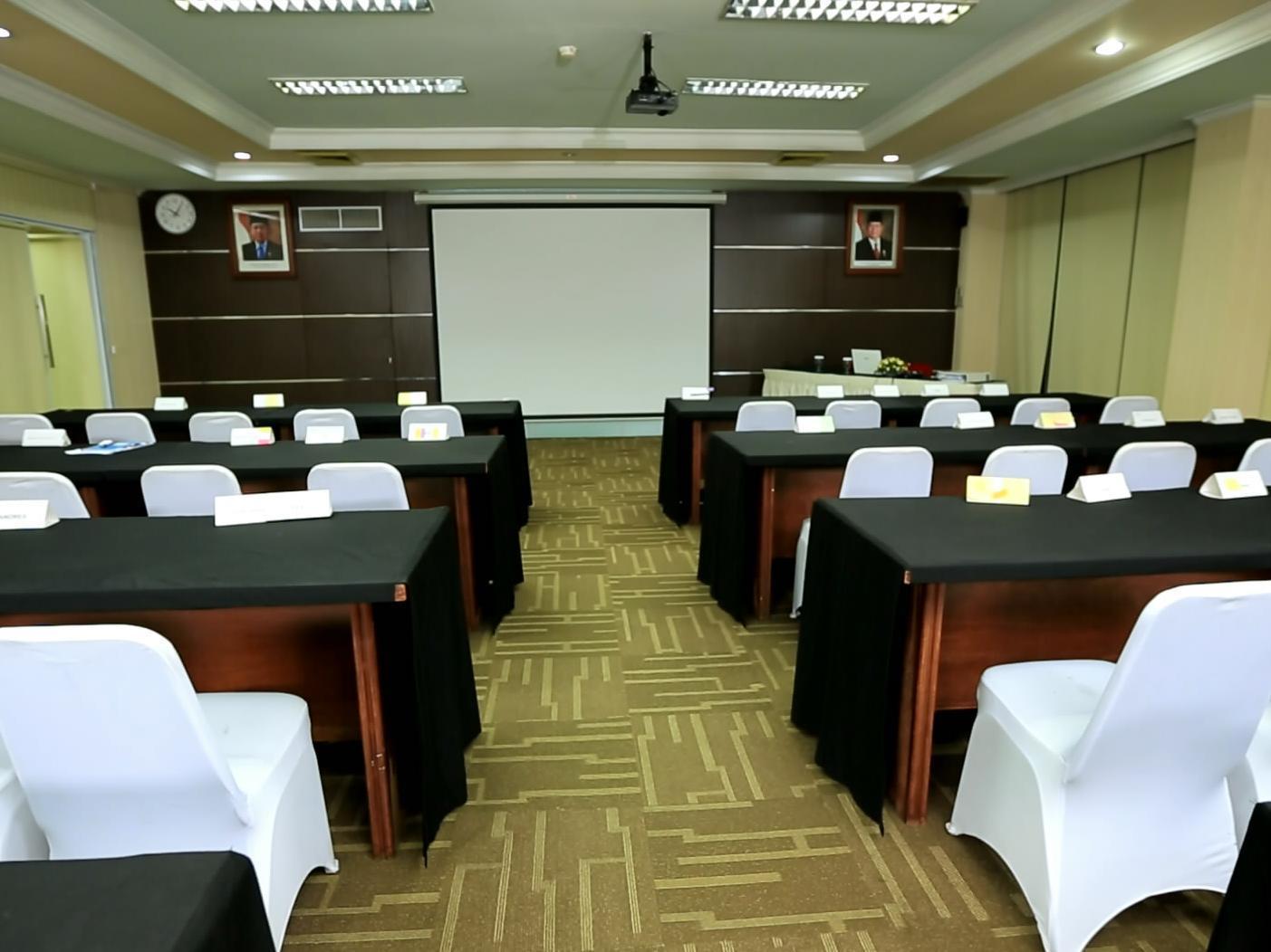 Patra Comfort Jakarta Exteriör bild