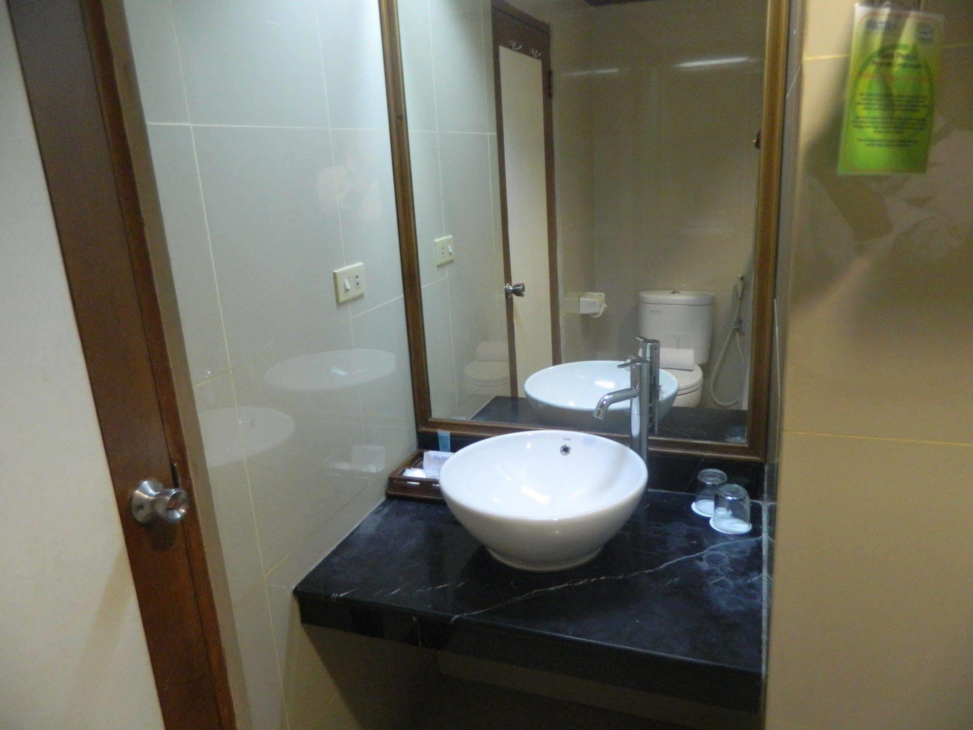 Patra Comfort Jakarta Exteriör bild