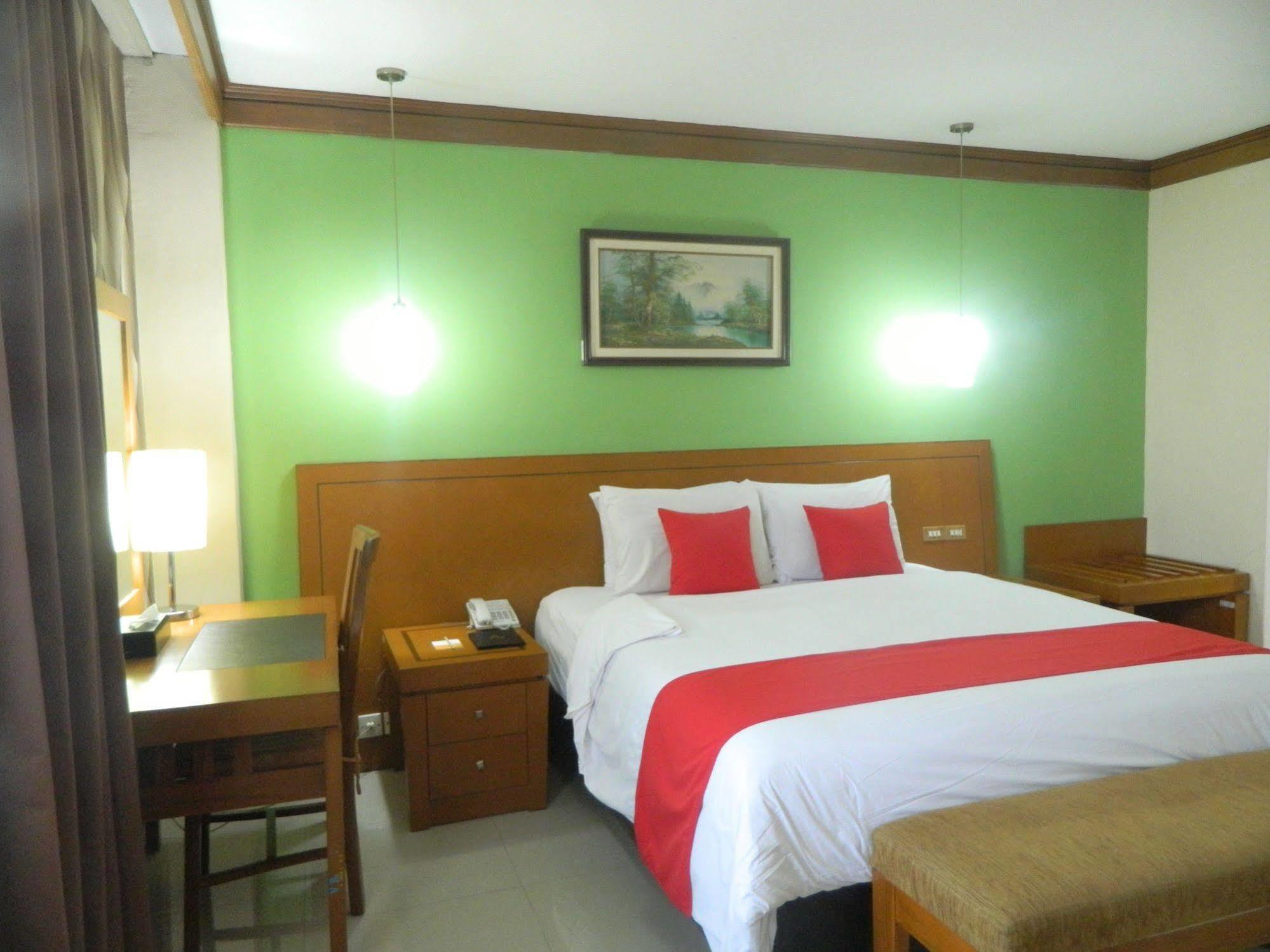 Patra Comfort Jakarta Exteriör bild