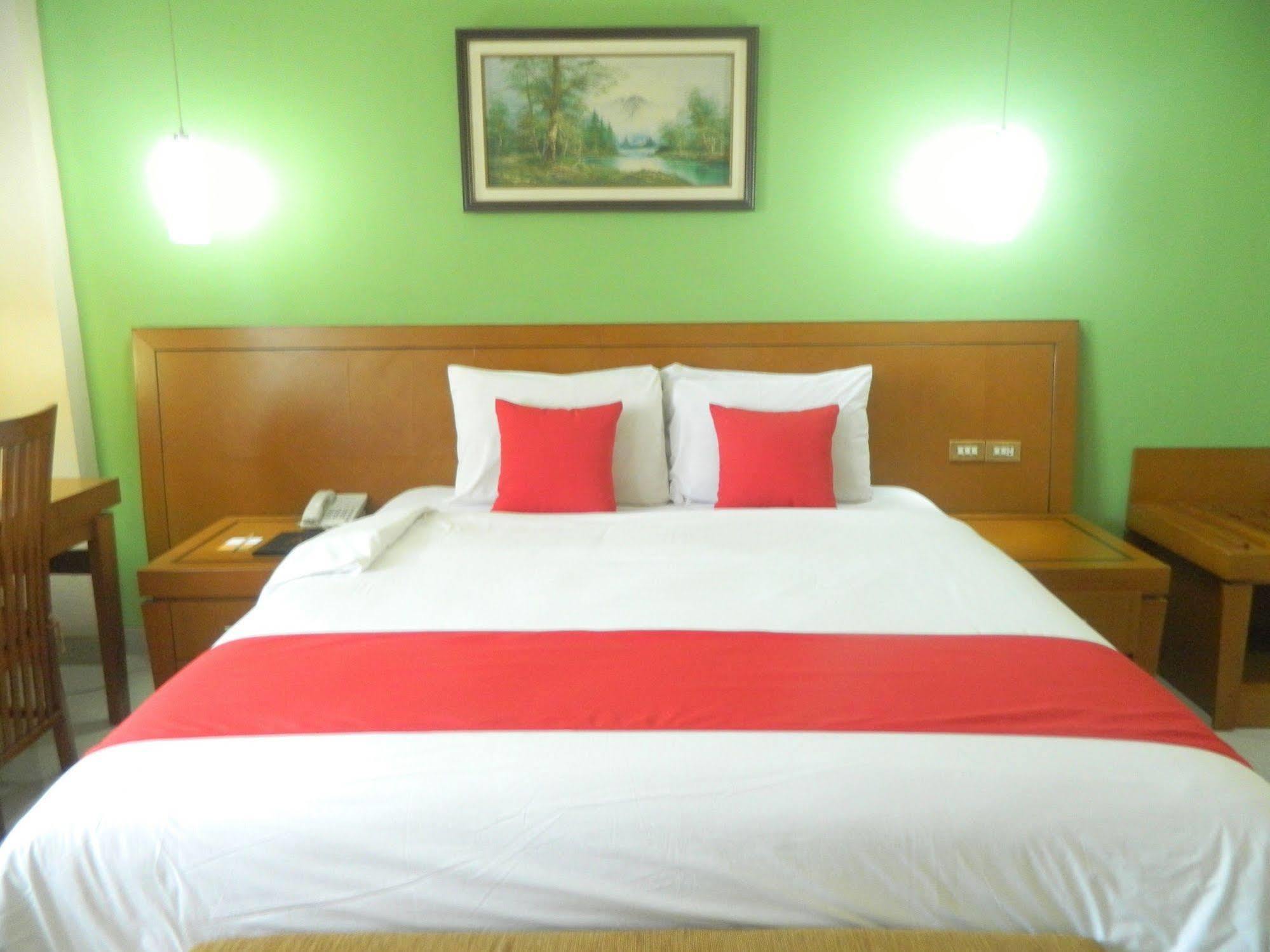Patra Comfort Jakarta Exteriör bild