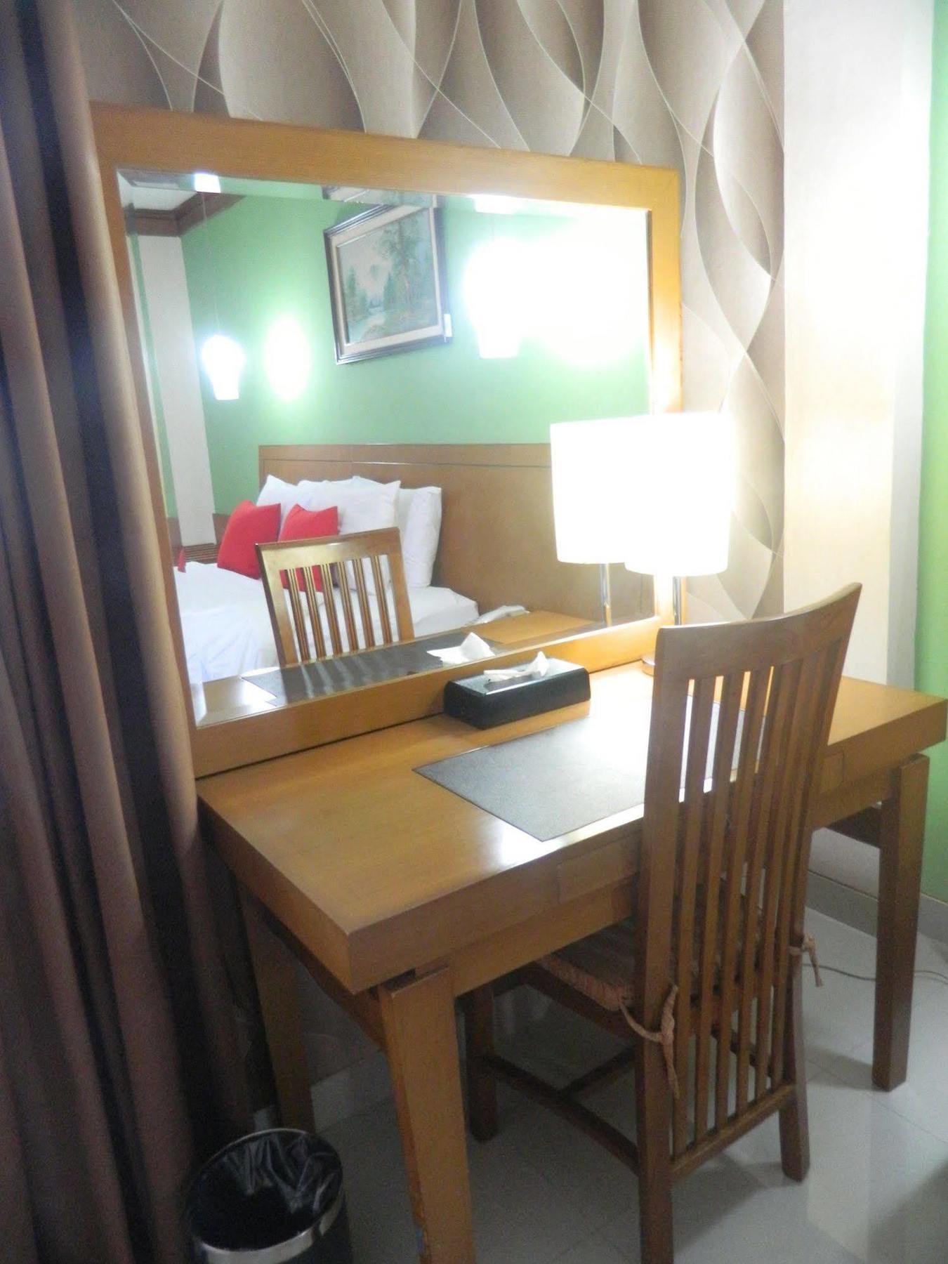 Patra Comfort Jakarta Exteriör bild